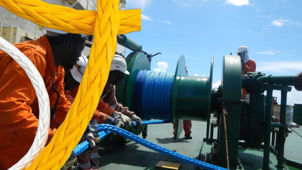 container ship mooring with UHMWPE rope at port terminal